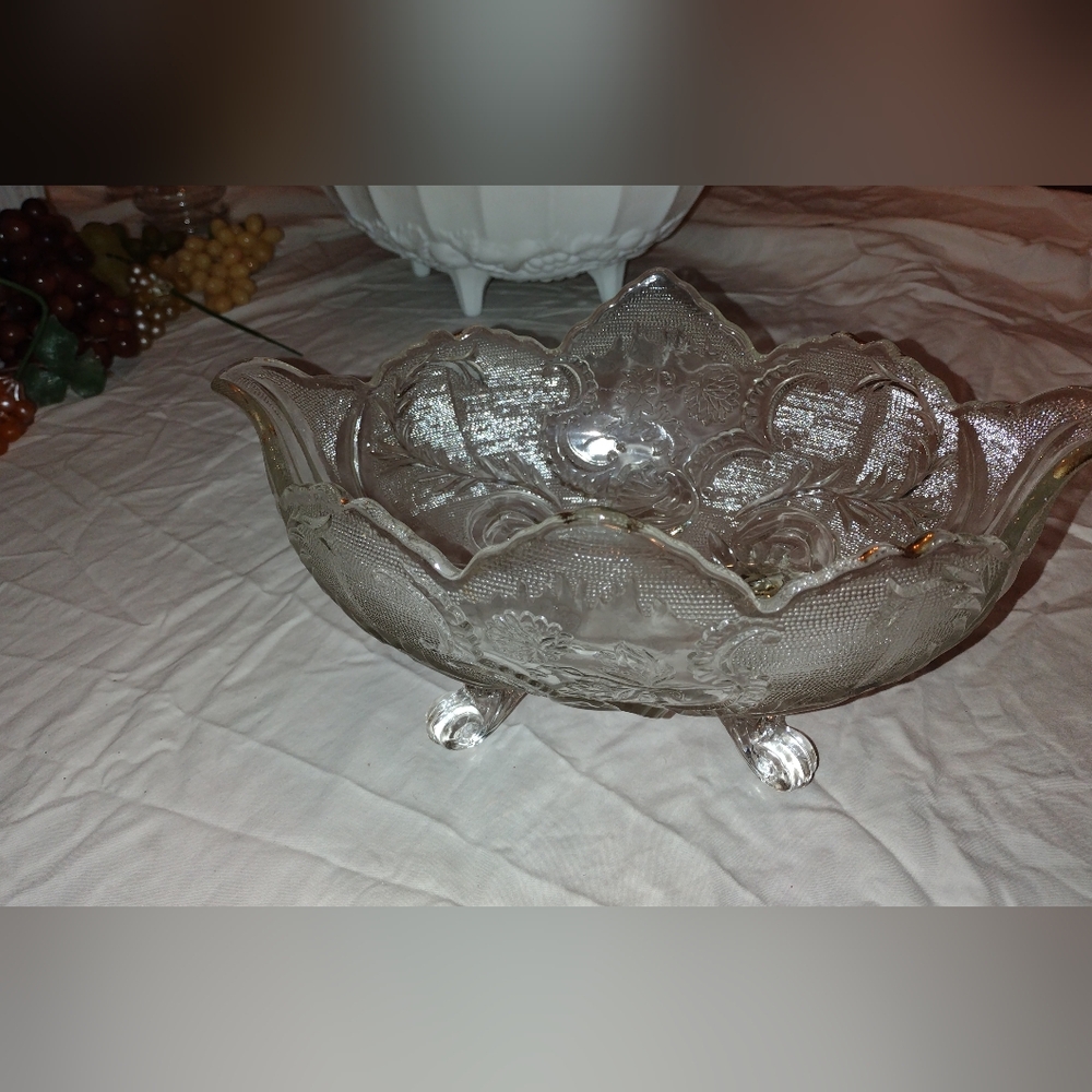 Vintage Jeanette Lombardi Glass Footed Fruit Bowl 11.25 x 7 x 5